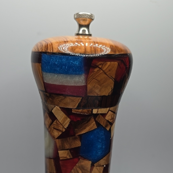 Pepper Mill Grinder Wooden and Mosaic Design - Picture 3 of 10